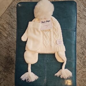 Kids NWTs White Knit Hat and Mittens Set Sz 2-4t